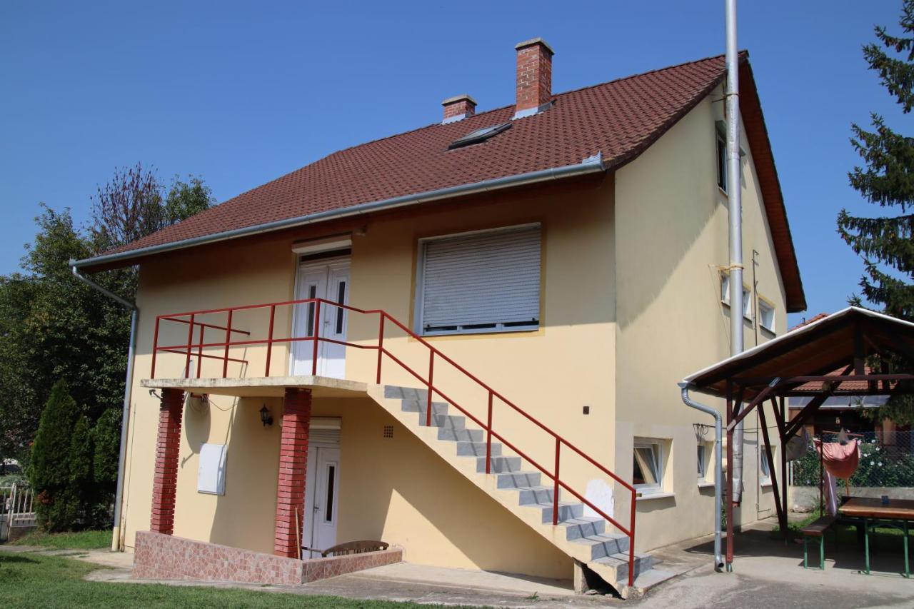 Grosses Ferienhaus Plattensee Balaton - Nyaralo Haz 6 Szobaval, 5 Fuerdoszobaval, 3000 Nm Daire Szolad Dış mekan fotoğraf