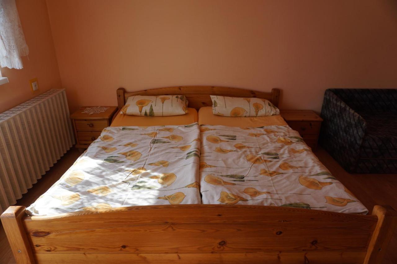 Grosses Ferienhaus Plattensee Balaton - Nyaralo Haz 6 Szobaval, 5 Fuerdoszobaval, 3000 Nm Daire Szolad Dış mekan fotoğraf