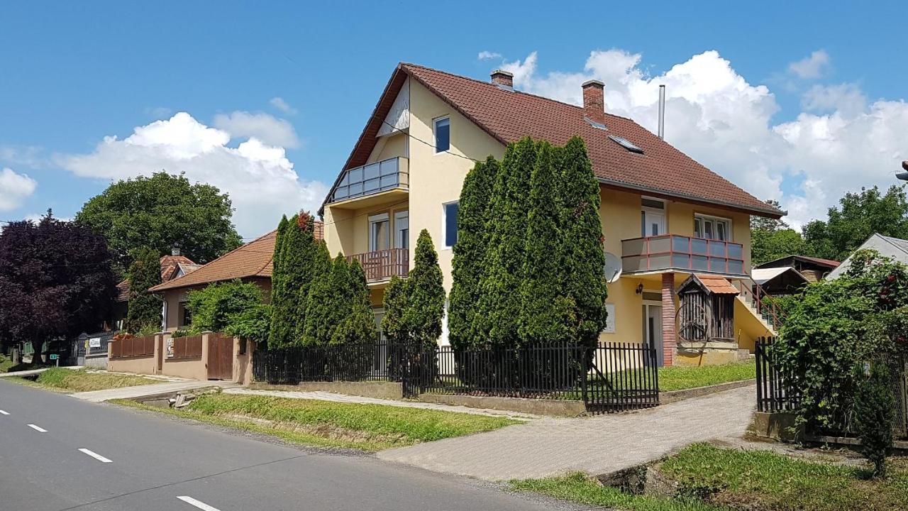 Grosses Ferienhaus Plattensee Balaton - Nyaralo Haz 6 Szobaval, 5 Fuerdoszobaval, 3000 Nm Daire Szolad Dış mekan fotoğraf