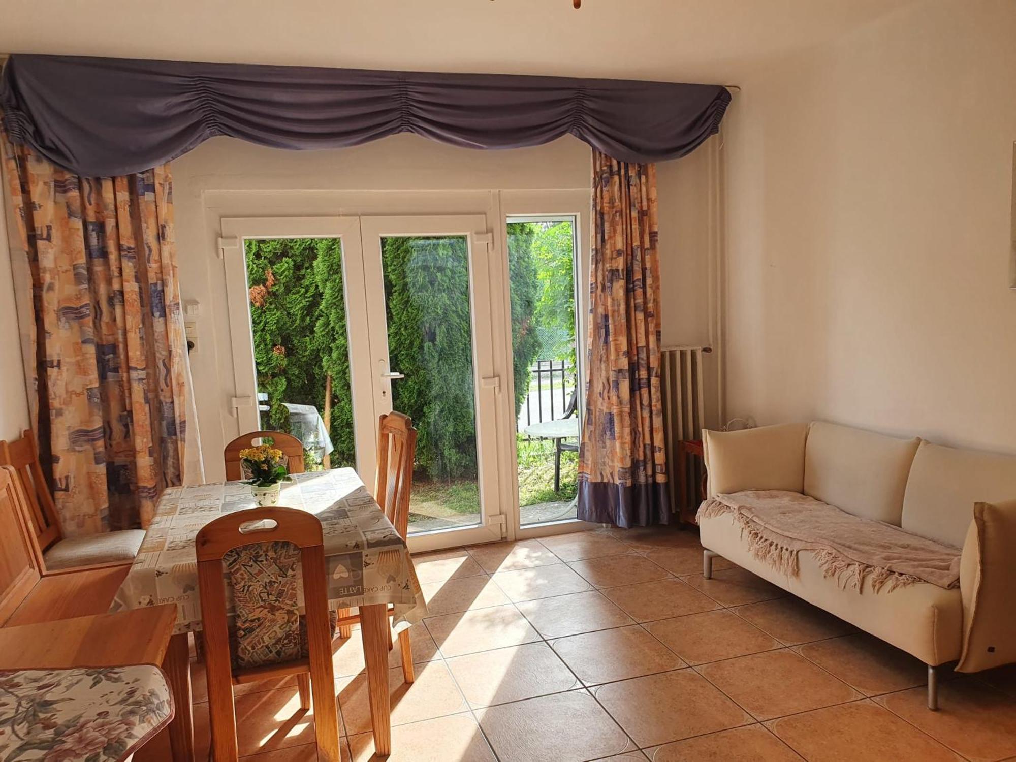 Grosses Ferienhaus Plattensee Balaton - Nyaralo Haz 6 Szobaval, 5 Fuerdoszobaval, 3000 Nm Daire Szolad Dış mekan fotoğraf