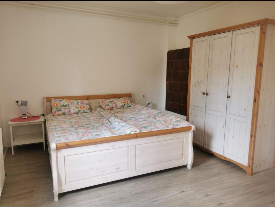 Grosses Ferienhaus Plattensee Balaton - Nyaralo Haz 6 Szobaval, 5 Fuerdoszobaval, 3000 Nm Daire Szolad Dış mekan fotoğraf