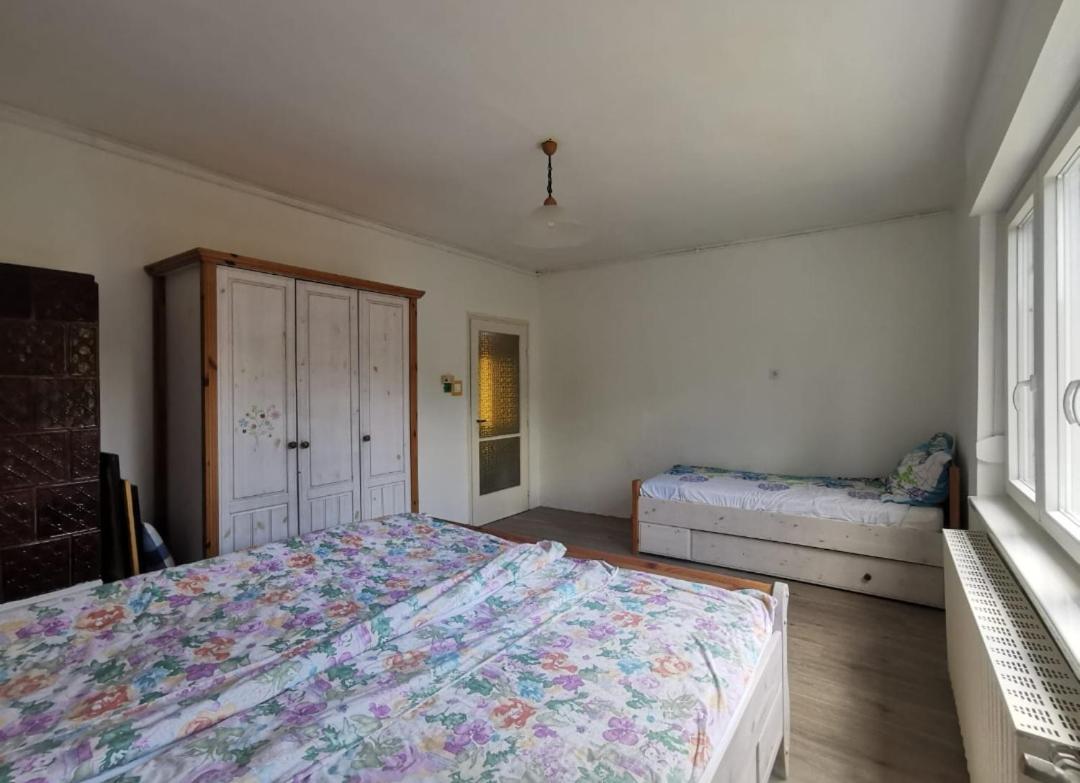 Grosses Ferienhaus Plattensee Balaton - Nyaralo Haz 6 Szobaval, 5 Fuerdoszobaval, 3000 Nm Daire Szolad Dış mekan fotoğraf