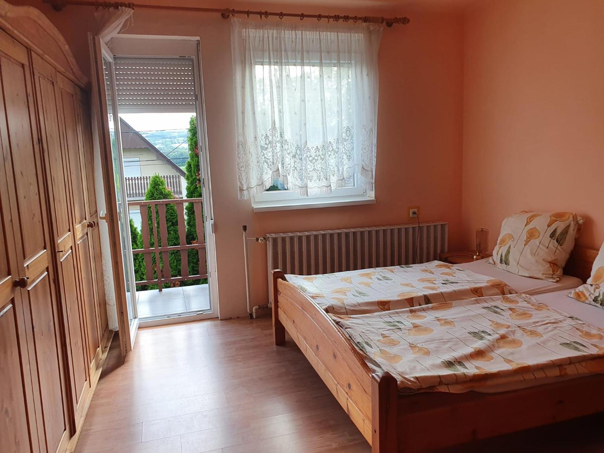 Grosses Ferienhaus Plattensee Balaton - Nyaralo Haz 6 Szobaval, 5 Fuerdoszobaval, 3000 Nm Daire Szolad Dış mekan fotoğraf